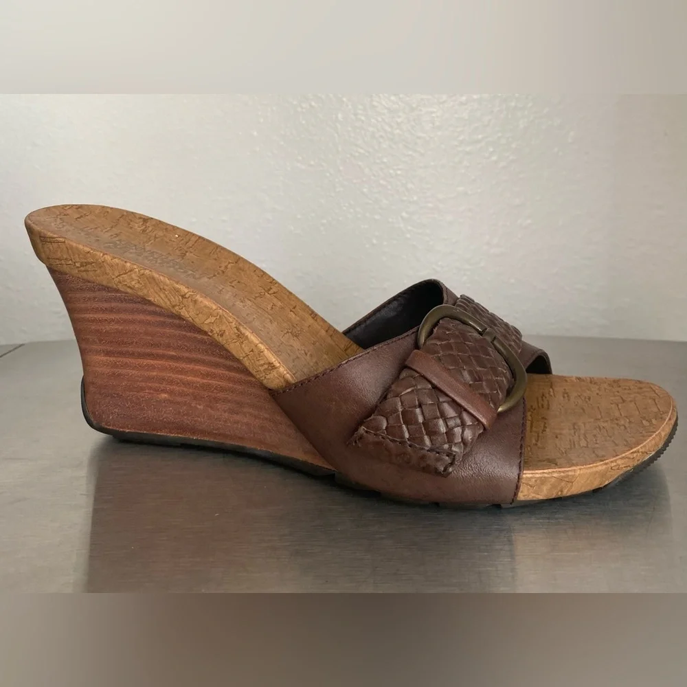 KENNETH COLE …Brown Leather Wedge Sandals.. made in Brazil